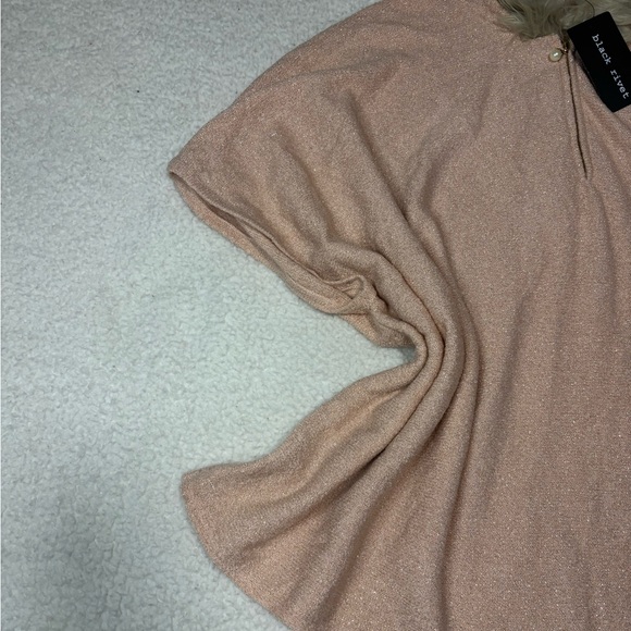 Black Rivet Women Pink and Gold Faux Fur Trim Hooded Poncho - Picture 3 of 9